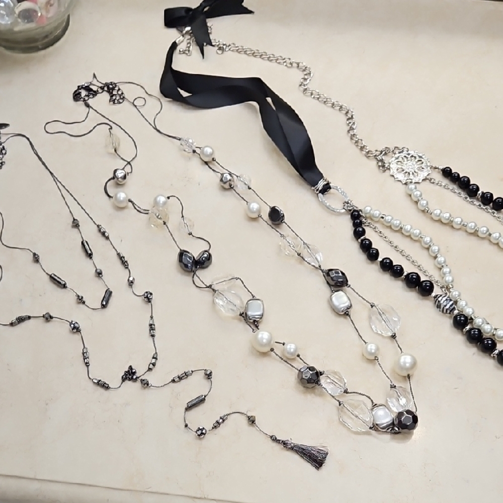 Elegant Black and Silver Women's Necklace Set
